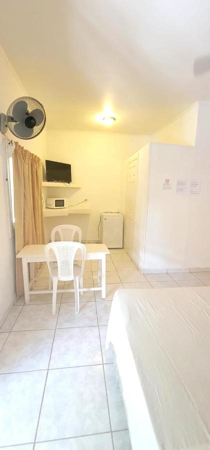 Hotel&Hostal Trinidad La Ceiba Exteriör bild