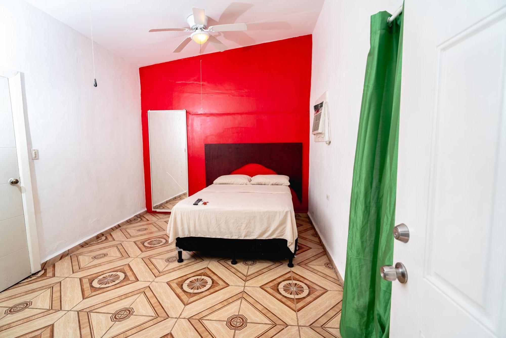 Hotel&Hostal Trinidad La Ceiba Exteriör bild