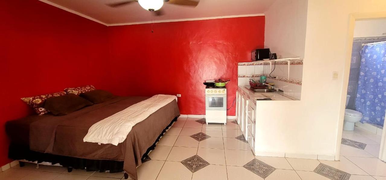 Hotel&Hostal Trinidad La Ceiba Exteriör bild